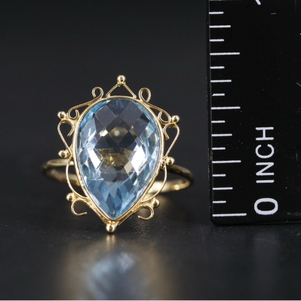 Vintage Victorian Blue and solid 14K Gold Topaz Ring